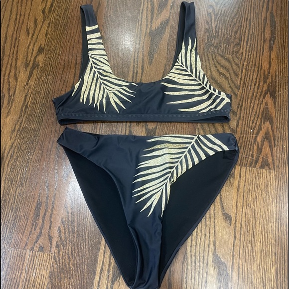 Bathing suit - Picture 1 of 1